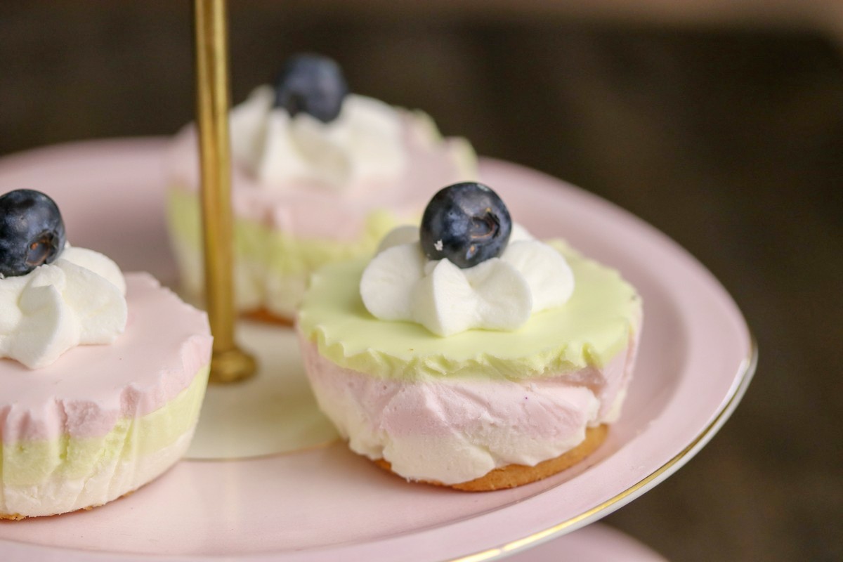 Tri-coloured cheesecake gluten-free